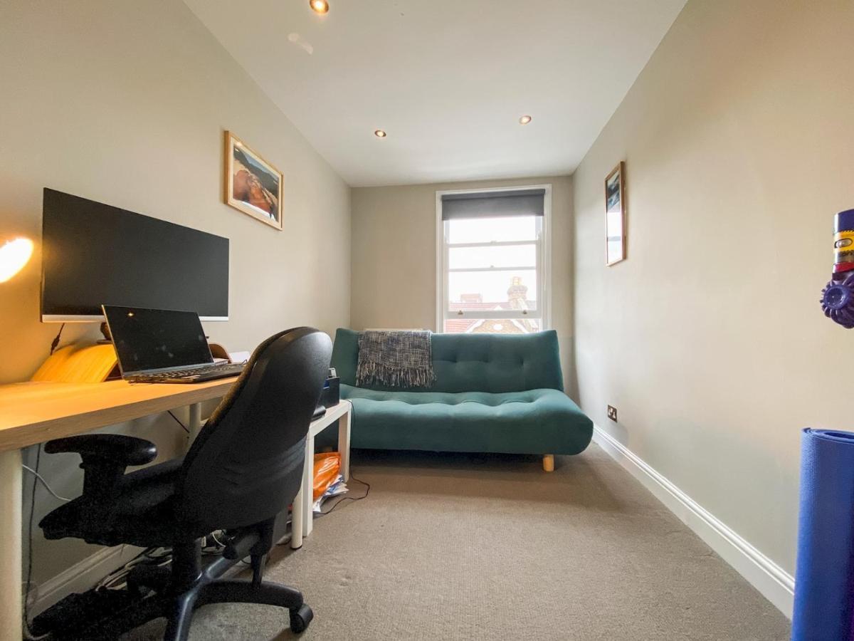 Ferienwohnung Pass The Keys Immaculate Flat With Roof Terrace In North London Exterior foto