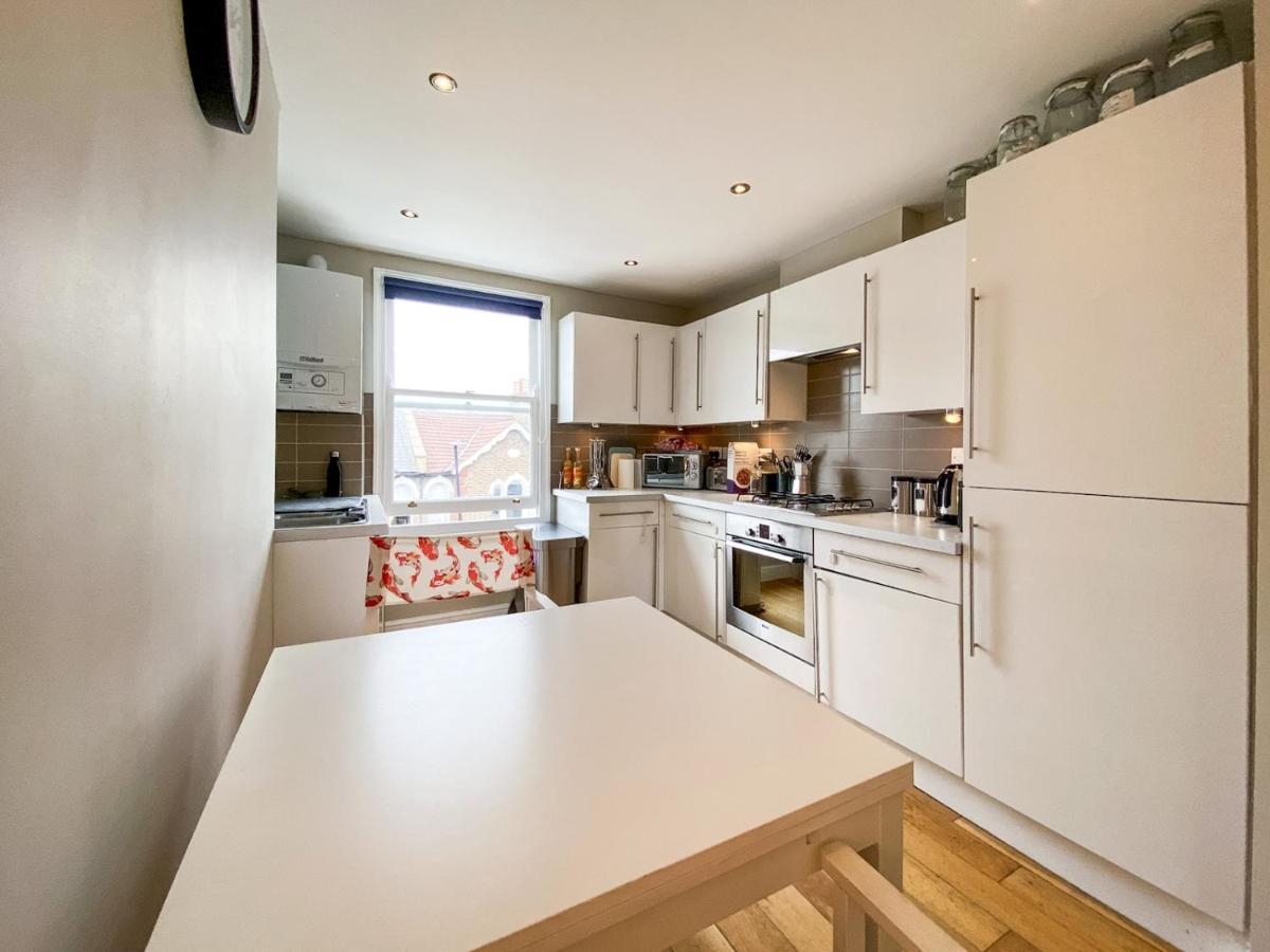 Ferienwohnung Pass The Keys Immaculate Flat With Roof Terrace In North London Exterior foto